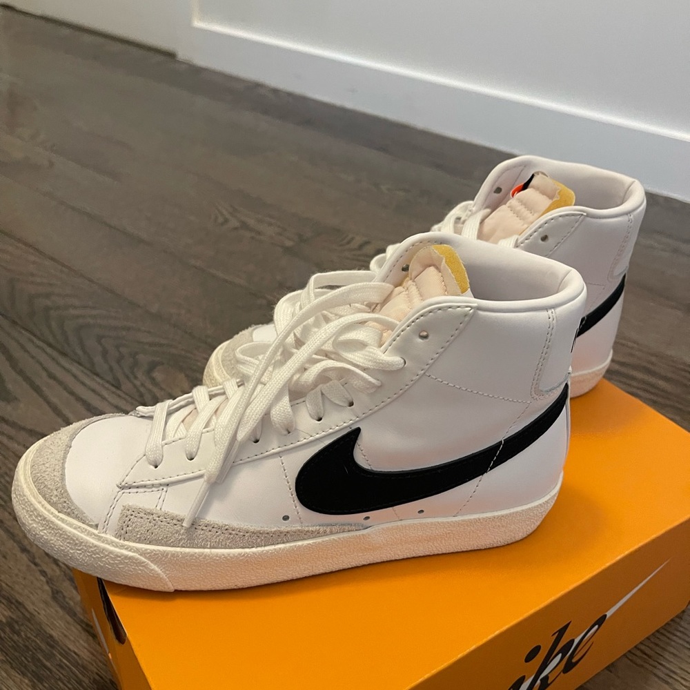 Woman’s Nike blazer